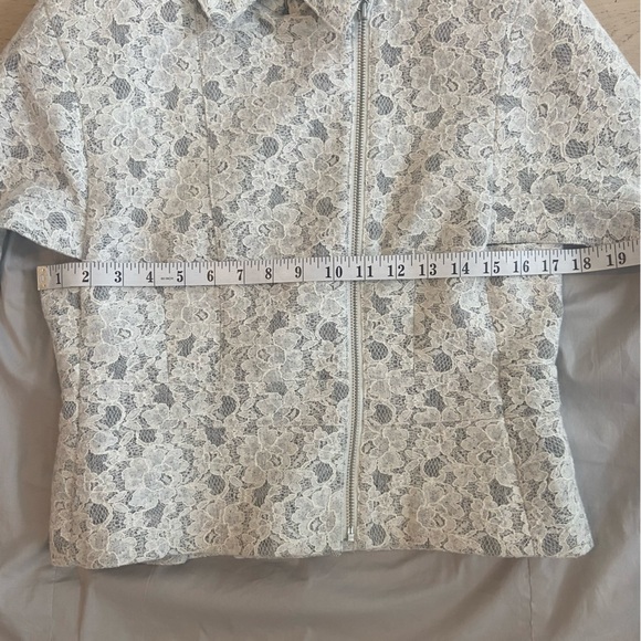 BCBGMaxAzria Jameson Lace Moto Jacket Cape White Grey Medium Statement Blazer - Picture 6 of 10